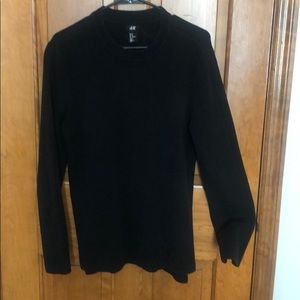 Men’s black sweater medium